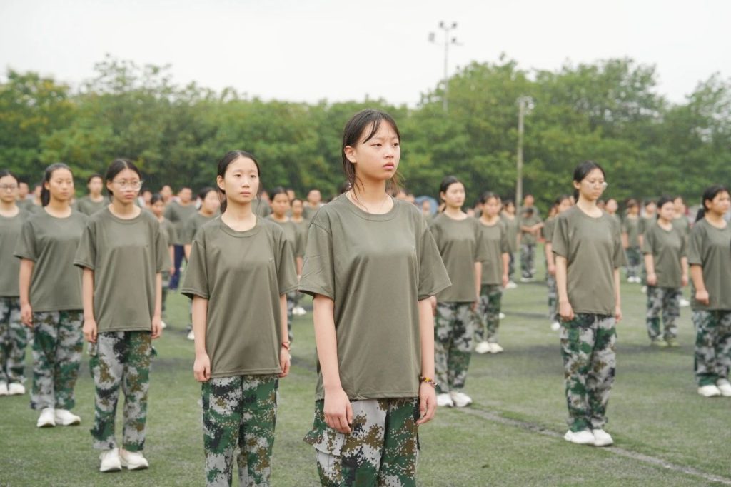 2025级新生军训开营：上好开学“第一课”，迈好青春“正步”
