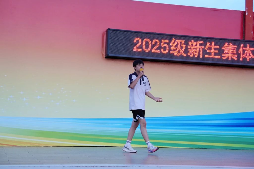当迷彩遇见烛光：西安博雅艺术职业高中军训场上的青春礼赞