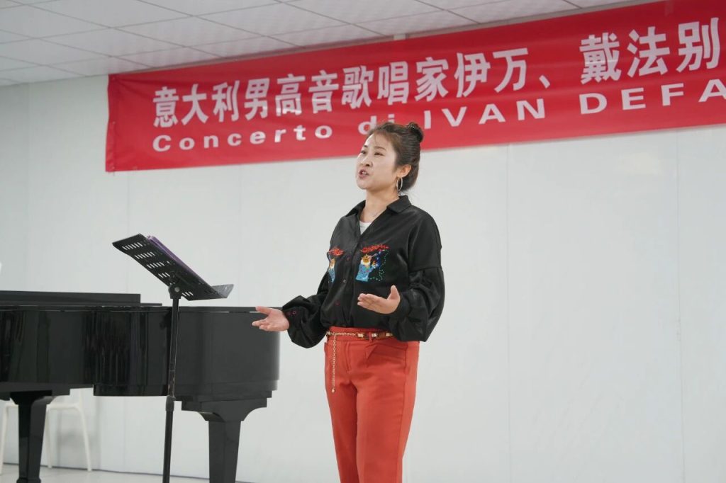 意大利男高音伊万·戴法别尼来校讲学 以国际声乐大师课赋能博雅艺术教育