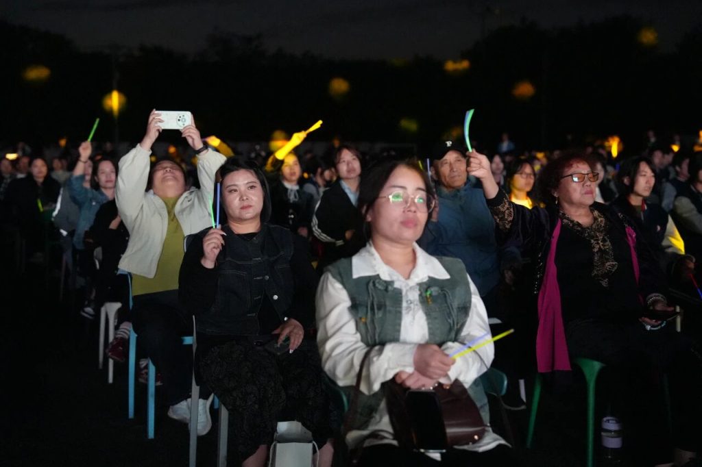 当国庆遇上迎新，晚会“最燃瞬间”回放，为你最喜欢的节目点赞！