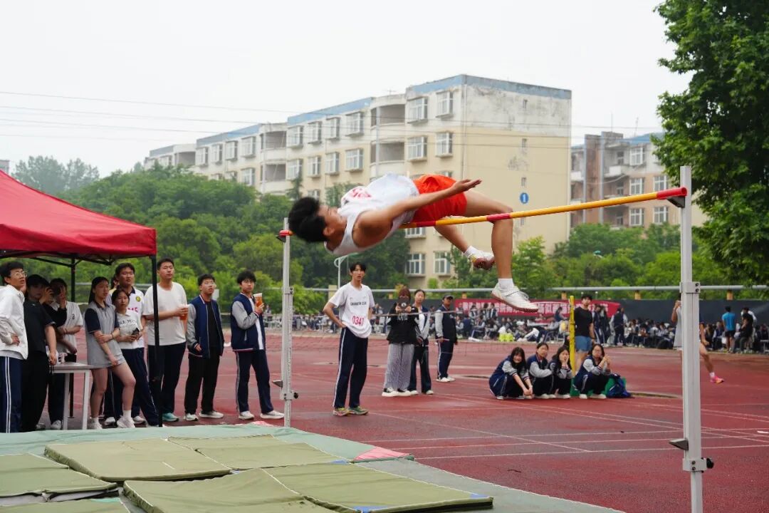 这两天,赛场沸腾:我们用拼搏定义青春