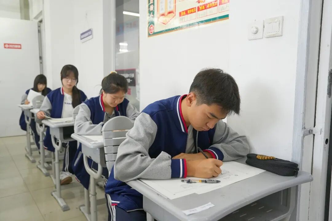 这一战，为梦想蓄力！直击博雅月考现场