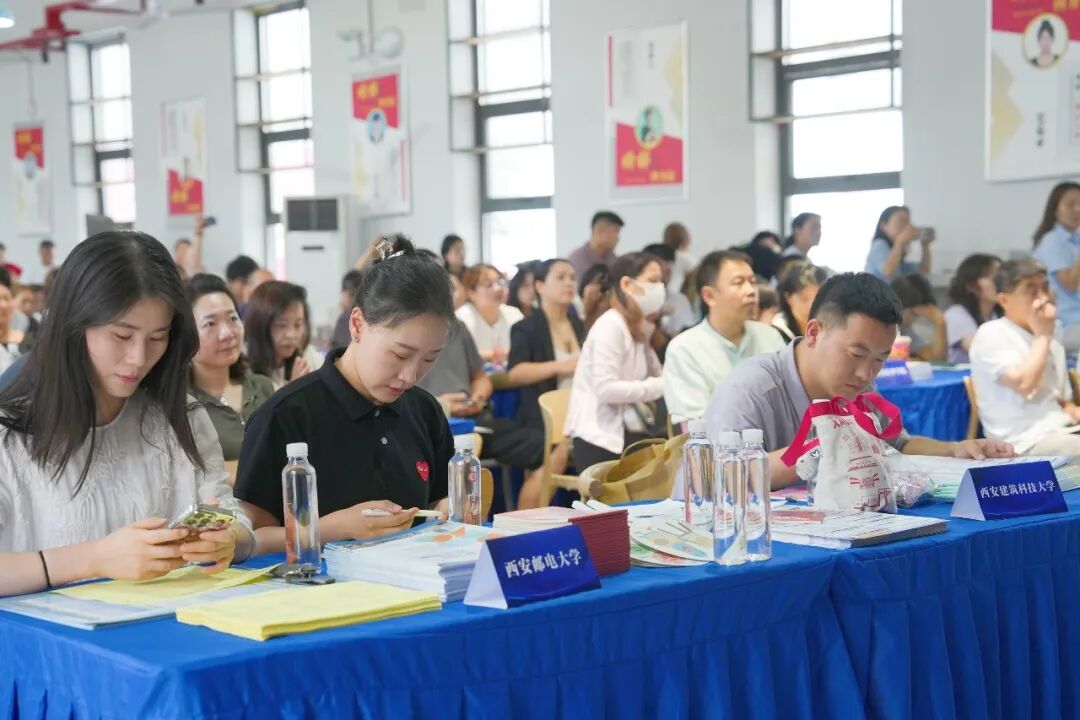 精准指导全覆盖，科学报考助腾飞｜我校2026年高考志愿填报咨询会圆满举行