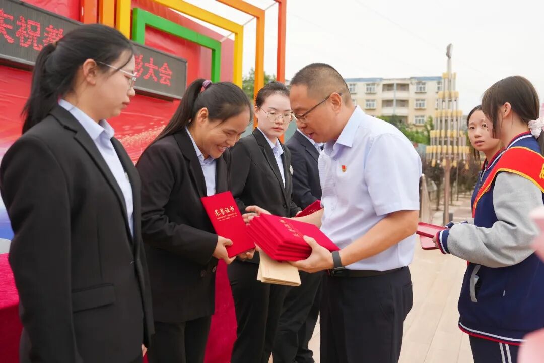 开学启新程 表彰敬师者|这一天,博雅把掌声留给老师,把期许交给学子